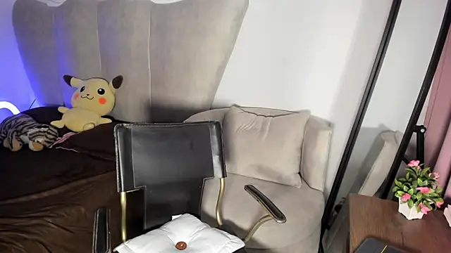 rachaeldeckard   online show from January 6, 5:41 am