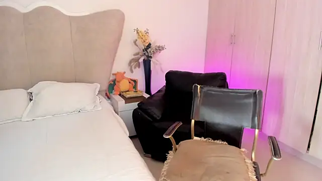 rachaeldeckard   online show from October 21, 3:40 am