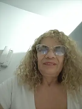 Snapshot of indiraa-channell chatting on December 25, 11:10 pm indiraa-channell online show from December 25, 11:10 pm