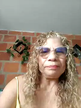 Snapshot of indiraa-channell chatting on January 1, 7:32 pm indiraa-channell online show from January 1, 7:32 pm