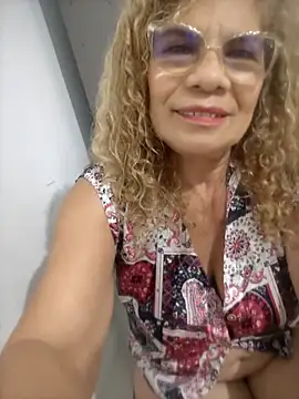 Snapshot of indiraa-channell chatting on January 12, 4:52 am indiraa-channell online show from January 12, 4:52 am