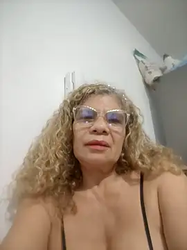 Snapshot of indiraa-channell chatting on February 17, 11:09 pm indiraa-channell online show from February 17, 11:09 pm