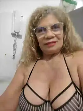 Snapshot of indiraa-channell chatting on March 1, 1:43 am indiraa-channell online show from March 1, 1:43 am