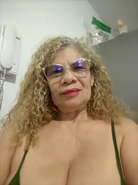 Snapshot of indiraa-channell chatting on March 3, 2:47 am indiraa-channell online show from March 3, 2:47 am