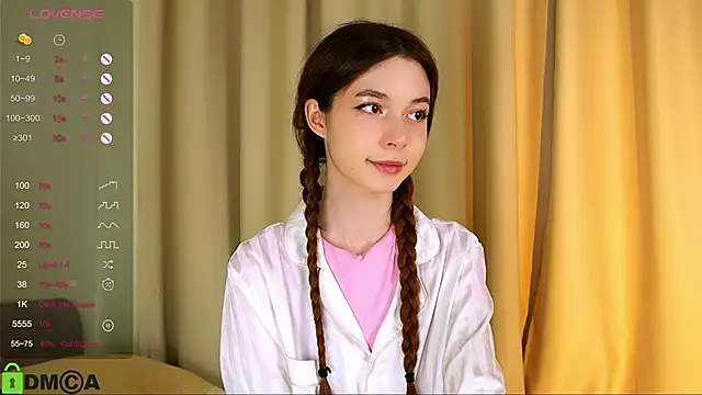 Snapshot of LittleOriana chatting on February 9, 10:11 pm LittleOriana online show from February 9, 10:11 pm