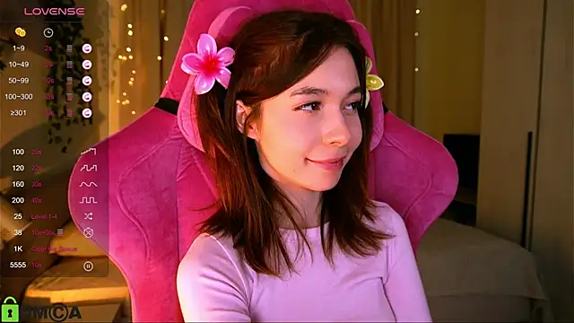 Snapshot of LittleOriana chatting on March 6, 1:48 am LittleOriana online show from March 6, 1:48 am