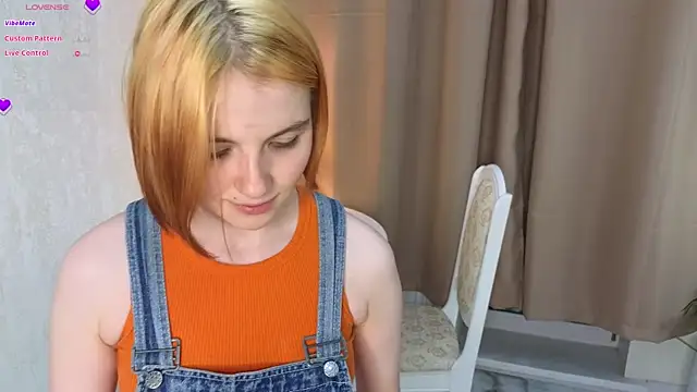 Snapshot of OhYumiYes chatting on December 28, 8:25 pm OhYumiYes online show from December 28, 8:25 pm