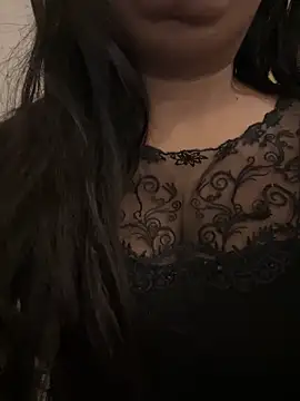 Snapshot of queen_pari chatting on December 25, 12:47 pm queen pari online show from December 25, 12:47 pm