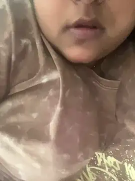 Snapshot of queen_pari chatting on February 8, 5:50 pm queen pari online show from February 8, 5:50 pm