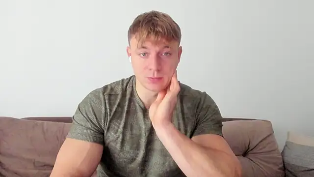 Snapshot of o_r_b_i_t chatting on December 26, 11:21 am o r b i t online show from December 26, 11:21 am