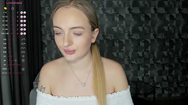 Snapshot of A_delina chatting on November 4, 1:32 pm A delina online show from November 4, 1:32 pm