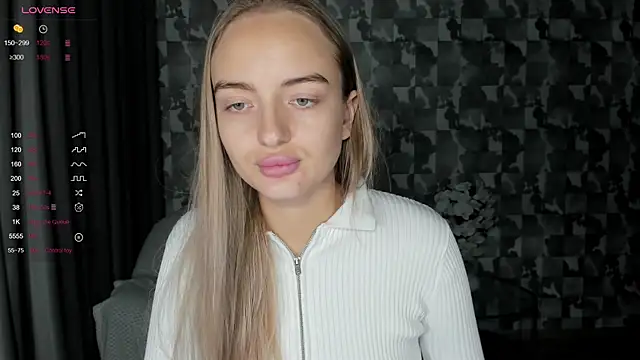 Snapshot of A_delina chatting on November 28, 2:42 pm A delina online show from November 28, 2:42 pm