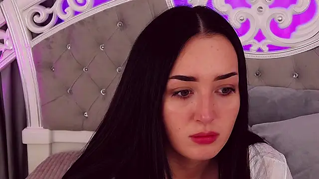 Snapshot of KimKhallifa chatting on February 1, 6:00 am KimKhallifa online show from February 1, 6:00 am