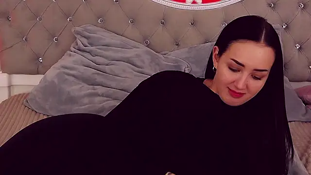 Snapshot of KimKhallifa chatting on February 19, 11:06 am KimKhallifa online show from February 19, 11:06 am