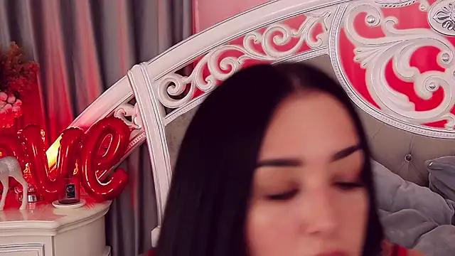 Snapshot of KimKhallifa chatting on February 21, 5:24 am KimKhallifa online show from February 21, 5:24 am