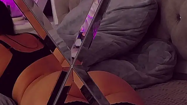 Snapshot of KimKhallifa chatting on March 7, 4:11 pm KimKhallifa online show from March 7, 4:11 pm