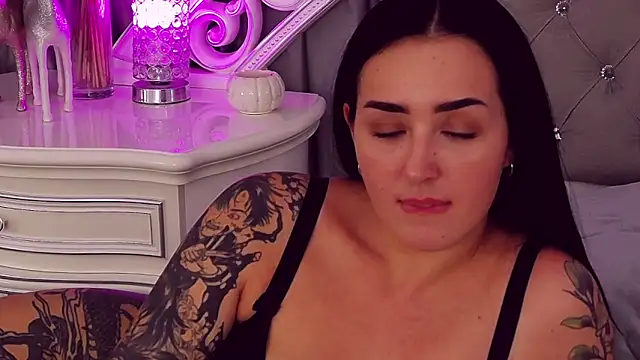 Snapshot of KimKhallifa chatting on March 8, 3:13 pm KimKhallifa online show from March 8, 3:13 pm