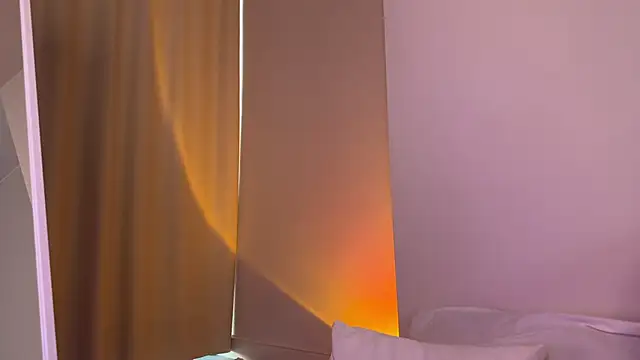 Carolyn Smith online show from February 7, 2:19 am