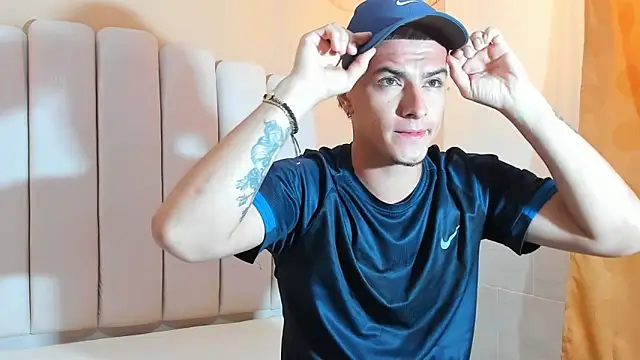 DAVID VICTORIAA online show from January 20, 12:18 pm