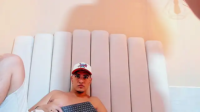 DAVID VICTORIAA online show from January 27, 6:41 pm