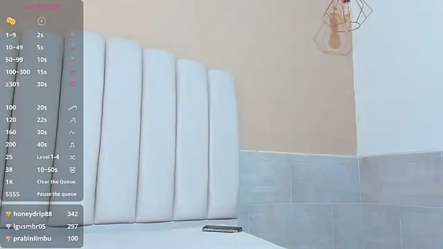 DAVID VICTORIAA online show from February 1, 6:51 pm