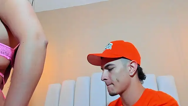 DAVID VICTORIAA online show from March 4, 1:17 pm