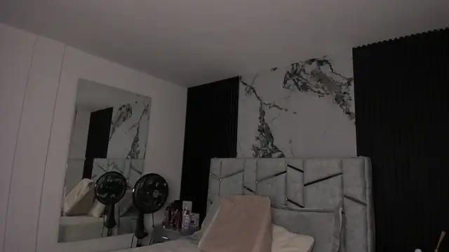 daniiphoeniixx online show from March 3, 7:28 pm