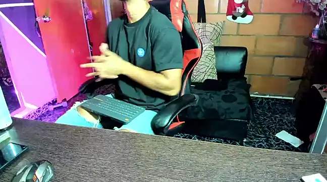 Adam Valenciia online show from February 2, 5:32 am