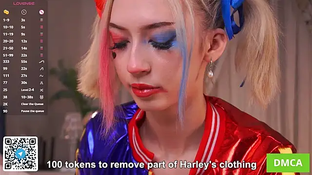 DaisyHearl online show from October 31, 4:19 pm