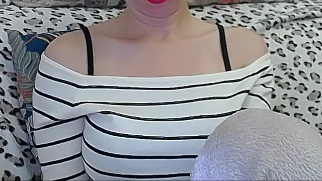 Snapshot of SquirtyEleanor chatting on October 6, 7:28 am SquirtyEleanor online show from October 6, 7:28 am