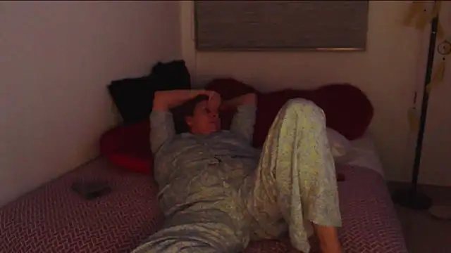 Snapshot of milchanel chatting on December 18, 6:21 am milchanel online show from December 18, 6:21 am