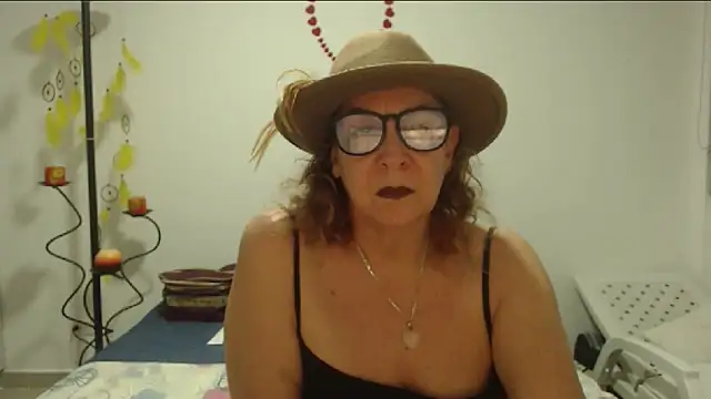 Snapshot of milchanel chatting on March 5, 5:18 am milchanel online show from March 5, 5:18 am