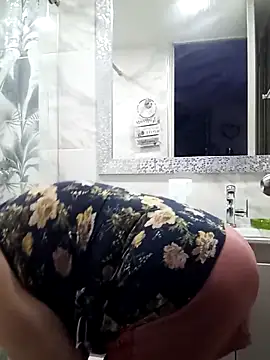 Snapshot of milchanel chatting on March 9, 1:14 am milchanel online show from March 9, 1:14 am