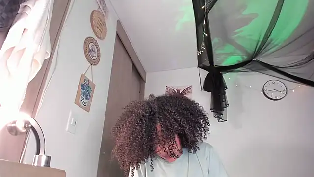 bronwgirl69 online show from October 9, 10:08 pm