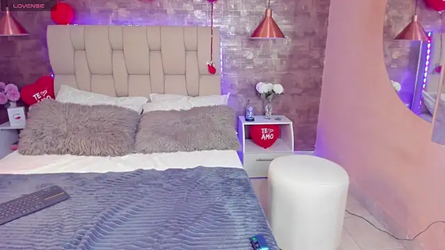 Scarlet lace online show from February 19, 8:31 pm