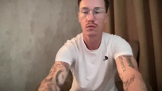 Snapshot of long_1313 chatting on October 19, 11:11 am long 1313 online show from October 19, 11:11 am