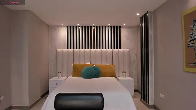 NiaSalvatore online show from September 21, 4:52 pm