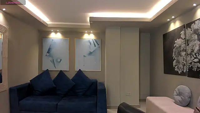 NiaSalvatore online show from October 10, 7:02 pm