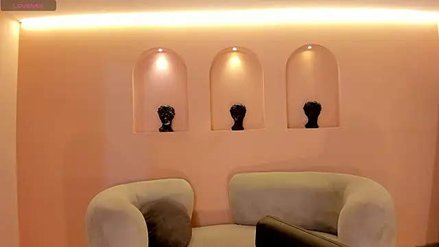 NiaSalvatore online show from October 19, 11:11 am