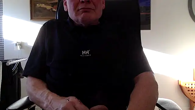 Snapshot of Parleg2 chatting on November 17, 11:38 am Parleg2 online show from November 17, 11:38 am