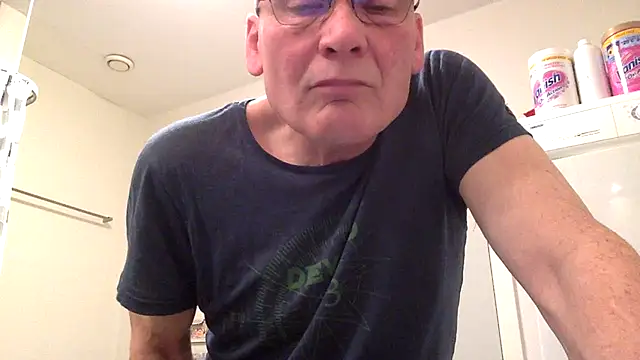 Snapshot of Parleg2 chatting on November 22, 11:59 pm Parleg2 online show from November 22, 11:59 pm