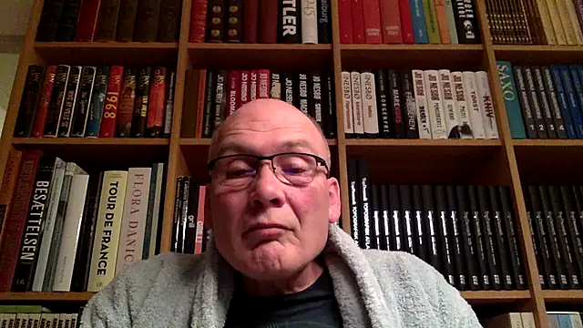 Snapshot of Parleg2 chatting on December 22, 5:15 am Parleg2 online show from December 22, 5:15 am