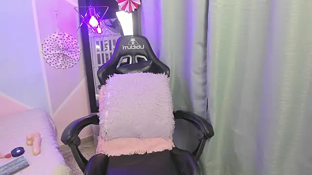 katy handerson online show from February 4, 11:06 pm