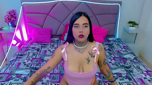 Snapshot of Carolaine01 chatting on September 11, 3:23 pm Carolaine01 online show from September 11, 3:23 pm