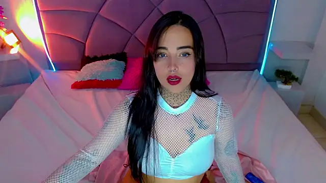 Snapshot of Carolaine01 chatting on October 5, 8:07 pm Carolaine01 online show from October 5, 8:07 pm