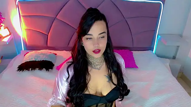 Snapshot of Carolaine01 chatting on October 16, 8:21 pm Carolaine01 online show from October 16, 8:21 pm