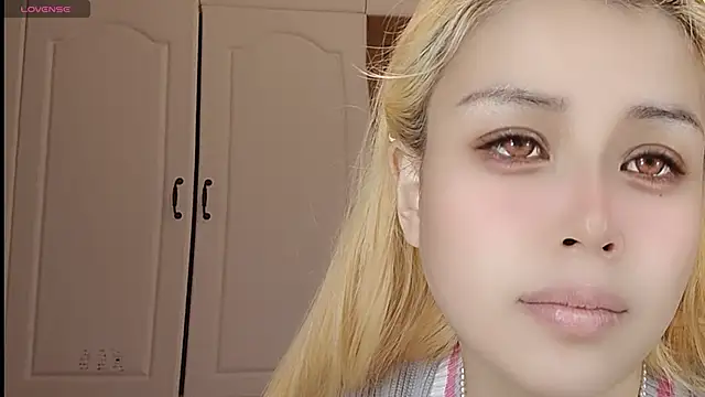 Lucky-xiuxiu online show from March 6, 12:00 am