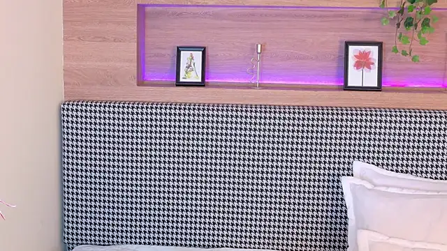 Snapshot of AbieHills chatting on March 19, 11:28 am AbieHills online show from March 19, 11:28 am