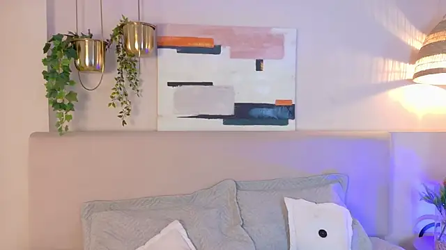 Snapshot of AbieHills chatting on November 12, 11:43 am AbieHills online show from November 12, 11:43 am