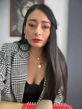 BELLA--26 online show from November 18, 2:32 pm